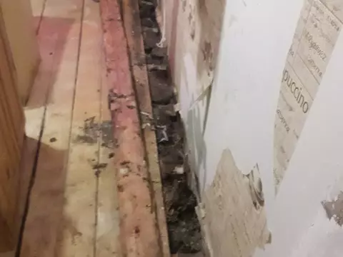 Вскрыли полы. А там!!!